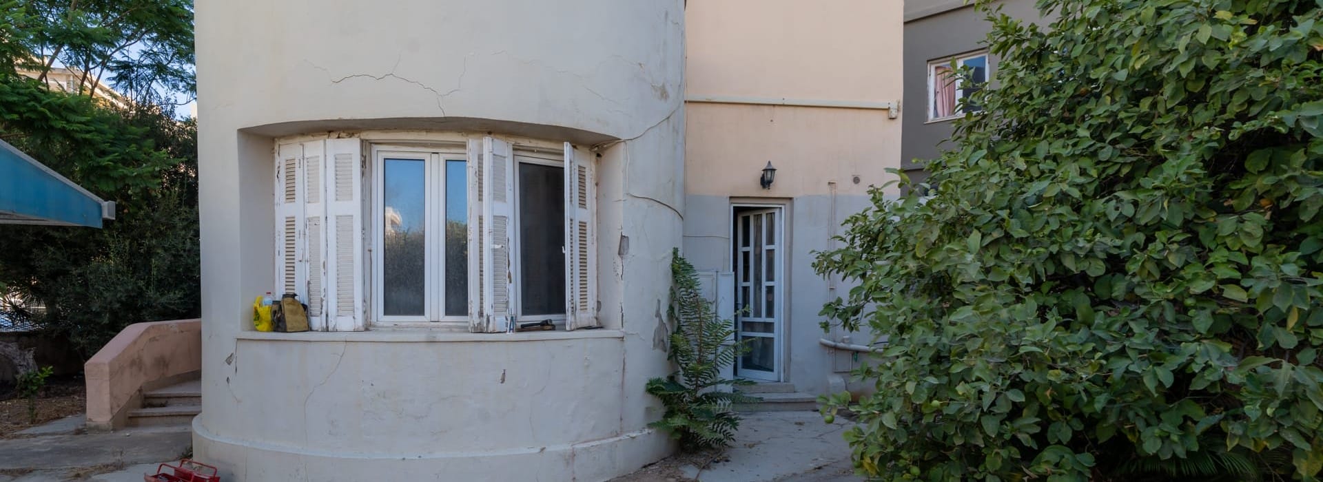 Ελεγχόμενη κατεδάφιση στην Ακαδημίας